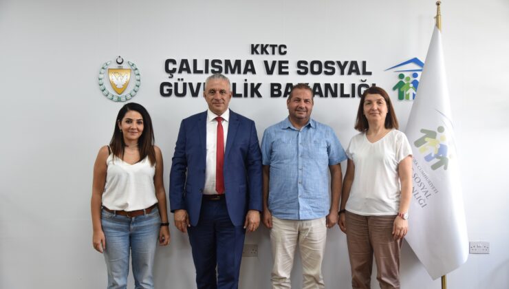 Kıbrıs Türk Gazeteciler Birliği heyeti Bakan Taçoy ile görüştü, basının sıkıntılarını aktardı