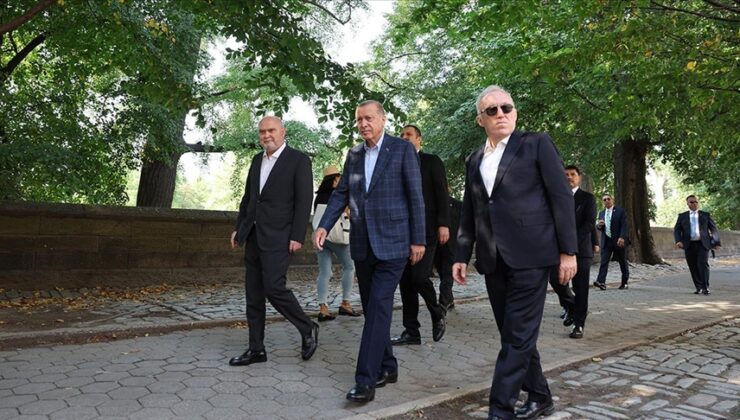 TC Cumhurbaşkanı Erdoğan Central Park’ta yürüyüş yaptı