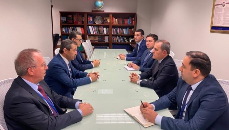 Dışişleri Bakanı Ertuğruloğlu, Azerbaycanlı mevkidaşı ile New York’ta görüştü