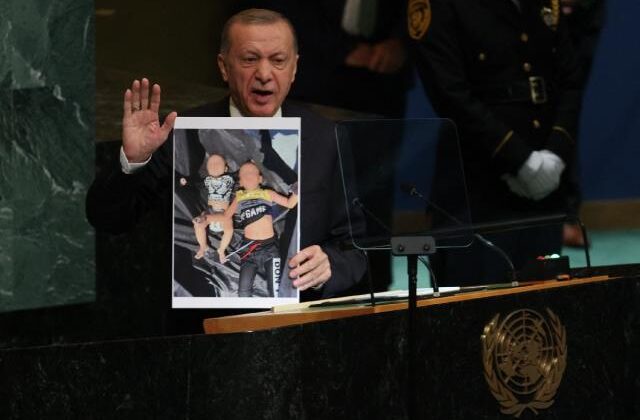 Erdoğan BM’de boğularak ölen bebeklerin fotoğrafını gösterdi! Kiryakos Miçotakis çok rahatsız oldu