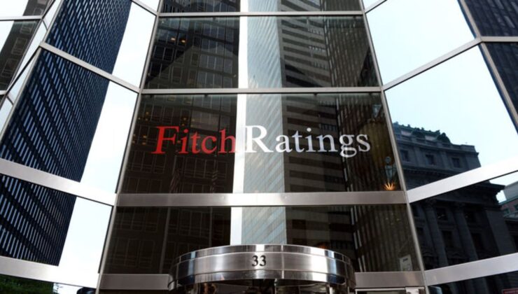 Fitch, İngiltere’nin kredi notu görünümünü “negatif”e çevirdi