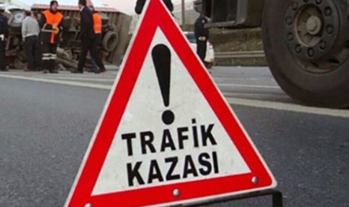 5 ayrı mezar taşına çarparak  hasar verdi