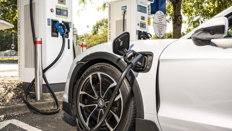 Elektrikli otomobillerde yeni dönem: Benzin doldurma süresinde hızlı şarj!