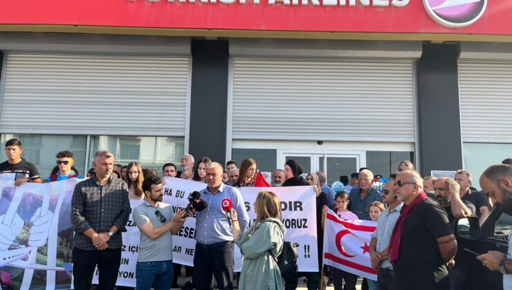 Karadeniz Kültür Derneği, KKTC-Karadeniz uçuşlarının başlaması talebiyle eylem ve basın açıklaması yaptı