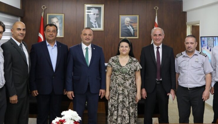 Maliye Bakanı Şan, üstün gayret ve başarı gösteren 6 gümrük personelini takdir ederek, ödüllendirdi