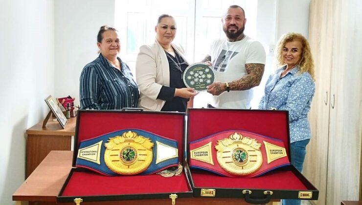 Avrupa Şampiyonu Turunç’a Lefke Yardım ve Halk Derneği’nden plaket