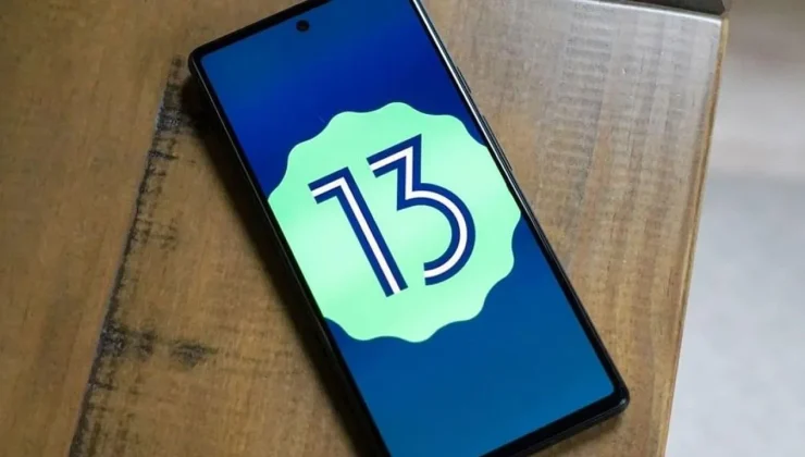 Orta segment iki Samsung modeli daha Android 13 aldı!