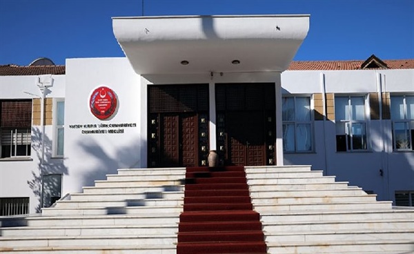 Cumhuriyet Meclisi Başkanlığı, İstanbul’daki saldırı nedeniyle bu akşamki resepsiyonu iptal etti