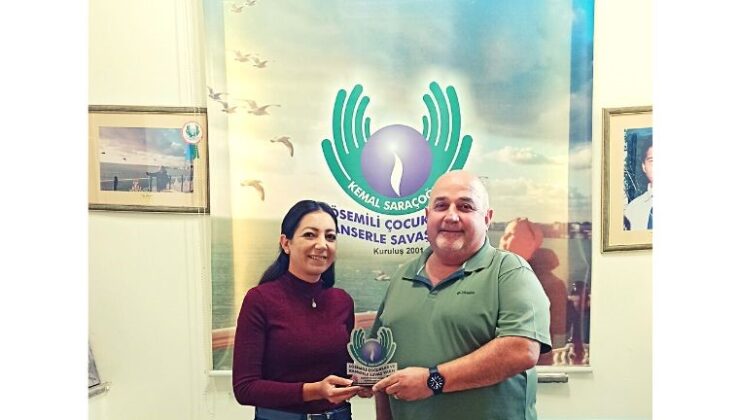 Dart sporcularından Kemal Saraçoğlu Vakfına bağış