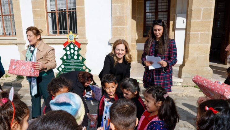 Sibel Tatar’ın Başlattığı “Yeni Yıl Dilek Ağacı Projesi” Öğrencileri Sevindirmeye Devam Ediyor