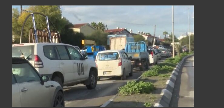 Çarşı ve pazar hareketli, araç trafiği trafik yoğun…Polis, vatandaşların yeni yılı huzur ve güvenlik içinde geçirmesi için tüm emniyet tedbirlerini aldı