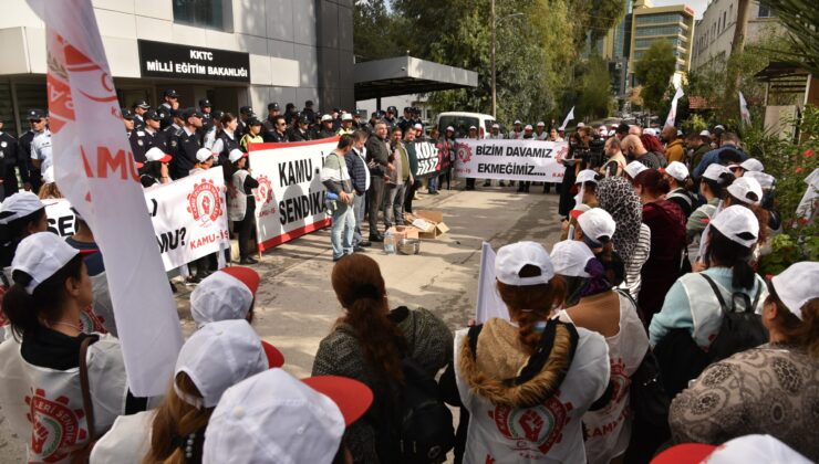 Kamu-İş, hademelerle ilgili Eğitim Bakanlığı önünde eylem yaptı