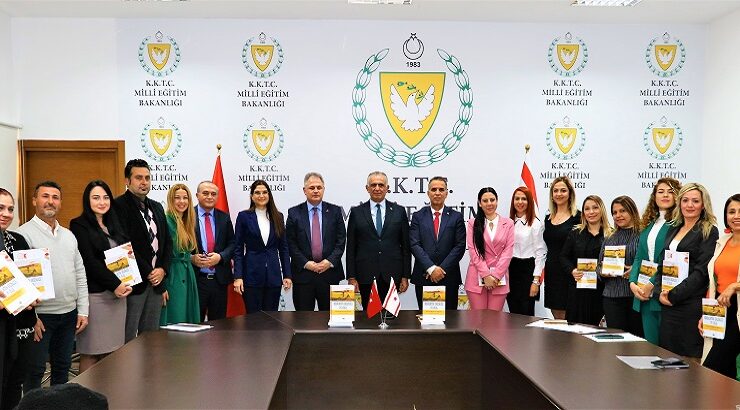 “Bebeklikten Ergenliğe İyi Oluş – Pozitif Düşünme Eğitimi” kitabı tanıtıldı