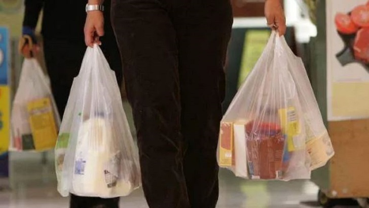 Marketlerin yüzde 90’ı saplı plastik torbaların kaldırılacak olmasından memnun