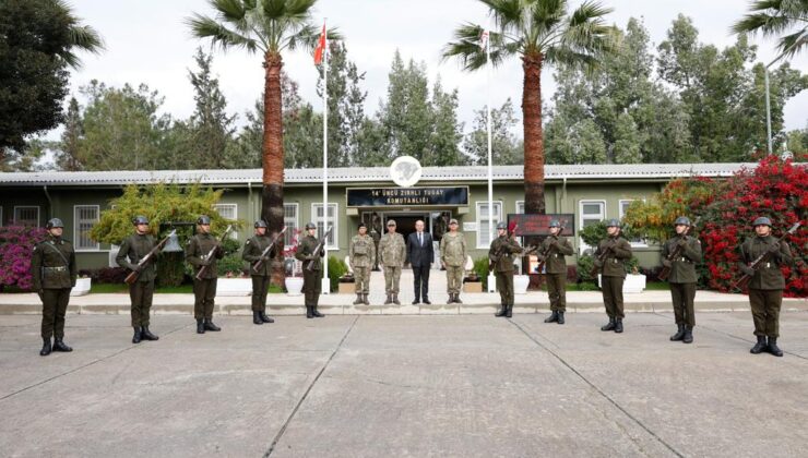 Cumhurbaşkanı Tatar, KTBK 14’üncü Zırhlı Tugay Komutanlığı’nı ziyaret etti