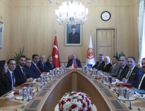 Cumhuriyet Meclisi Hukuk, Siyasi İşler ve Dışilişkiler Komitesi TBMM Başkanı Mustafa Şentop ile görüştü