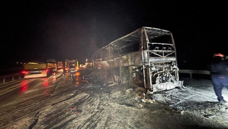Mersin’de otobüsün tıra çarpması sonucu 3 kişi öldü, 23 kişi yaralandı