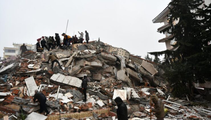 Depremde can kaybı 22 bin 327 oldu