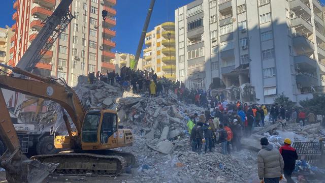 Adana’da yıkılan bazı binaları inşa eden firmanın sahibi Lefkoşa’da gözaltına alındı