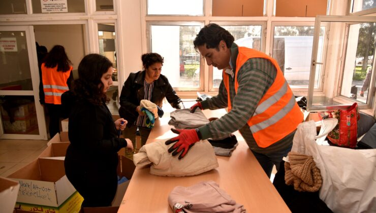Depremzedeler için yardımlar Atatürk Spor Salonu’nda toplanmaya devam ediliyor