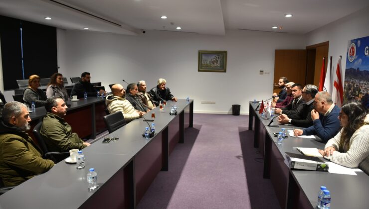 Girne Belediye Başkanı Şenkul, Girne Bölge Muhtarları ile depremzedeler ve yardım konusunda toplantı gerçekleştirdi