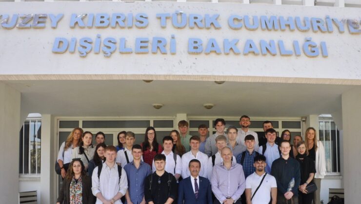 Dışişleri Bakanı Ertuğruloğlu, Newcastle Üniversitesi öğrencilerine Kıbrıs davasını anlattı