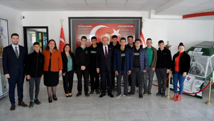 Cumhurbaşkanı Tatar Sedat Simavi Endüstri Meslek Lisesi öğrencileriyle bir araya geldi