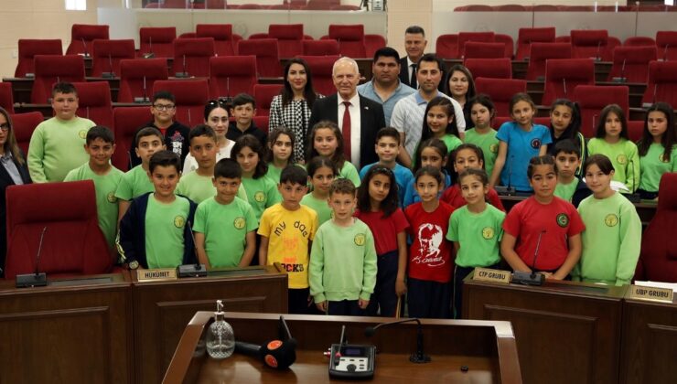 Konuklar İlkokulu öğrencileri Meclis’i ziyaret etti