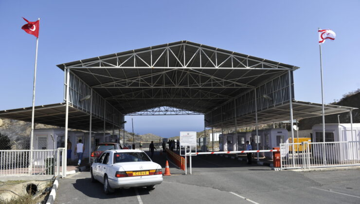 Kıbrıs’ta kara sınır kapılarından 20 yılda 141 milyon geçiş yapıldı