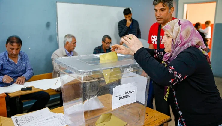 Türkiye’de oy kullanma işlemi devam ediyor…