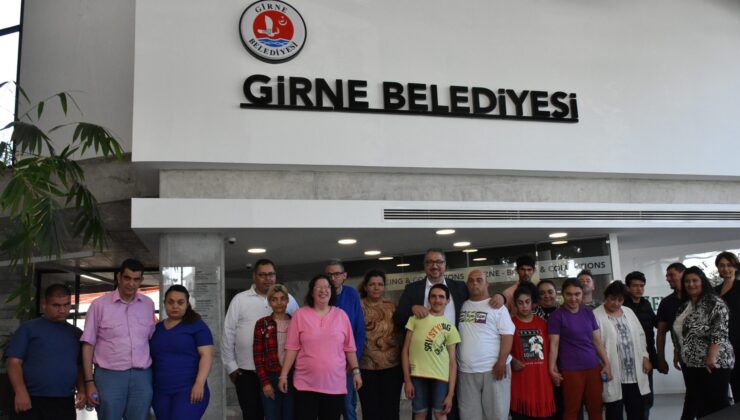 Girne 18 Yaş Üstü Engelli Rehabilitasyon Merkezi, Girne Belediye Başkanı Şenkul’u ziyaret etti