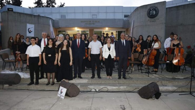 Cumhurbaṣkanî Tatar, “Atatürk’le Yeniden Doğmak Gençlik Konseri” ve tiyatro etkinliğine katıldı