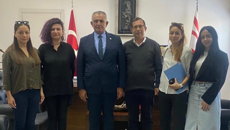 Bakan Çavuşoğlu, Mimarlar Odası’nı kabul etti… Eğitim Yapıları Tasarım Kriterleri kitapçığı Milli Eğitim Bakanlığı’na sunuldu
