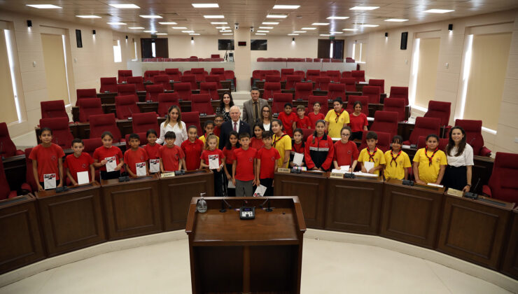 Şehit Yalçın İlkokulu öğrencileri Meclis’i ziyaret etti
