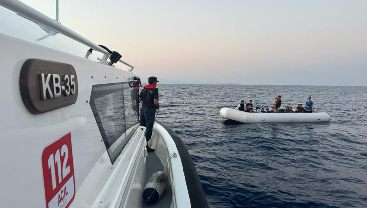 Kuzey Ege’de Yunanistan unsurlarınca geri itilen 16 düzensiz göçmen kurtarıldı