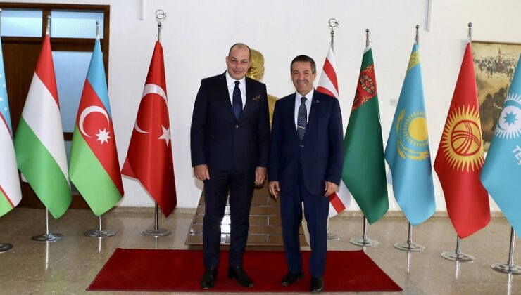 Ertuğruloğlu, Türkiye’nin Varşova Büyükelçiliğine atanan Rauf Alp Denktaş’ı kabul etti