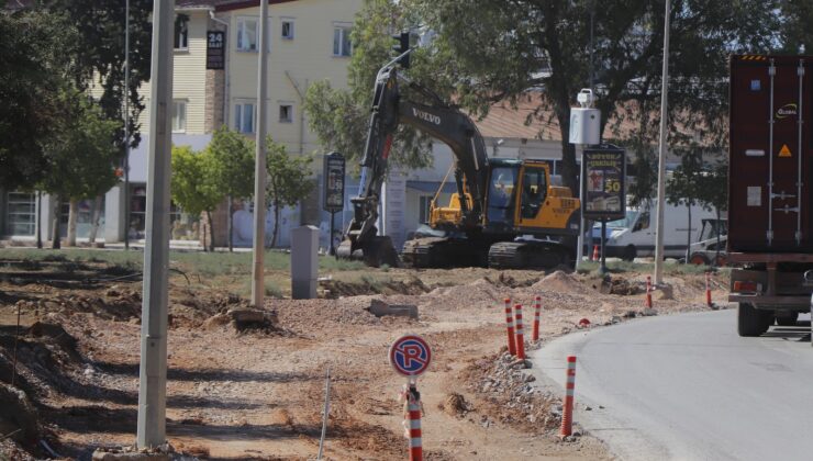Gazimağusa Belediyesi trafiği rahatlatmak amacıyla Topçu Bulvarı’nda yol genişletme çalışması yapıyor