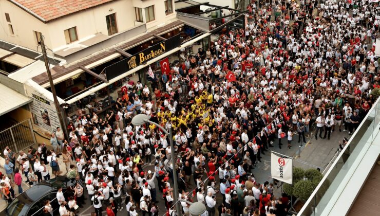 Mehmet Akif Caddesi’nde Türkiye Cumhuriyeti’nin kuruluşunun 100. yıl dönümü kutlamaları çerçevesinde kortej gerçekleştirildi