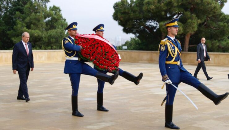 Cumhurbaşkanı Tatar, Umummilli Lider Haydar Aliyev’in Anıt Mezarını ziyaret etti