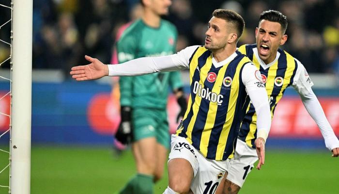 Fenerbahçe averajla lider