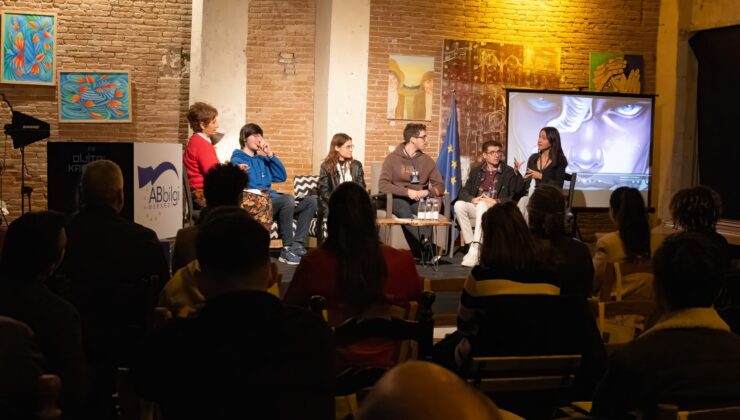 AB “Dijital Kafalar” etkinliği Rüstem Kitabevi’nde yapıldı