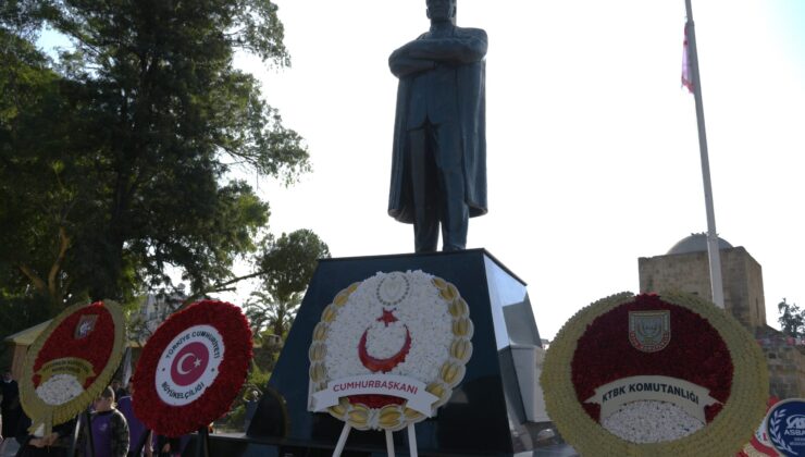 40. yıl kutlamaları nedeniyle Lefkoşa’da Atatürk Anıtı önünde tören düzenlendi
