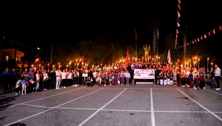 İskele’de Cumhuriyet yürüyüşü ve fener alayı yapıldı