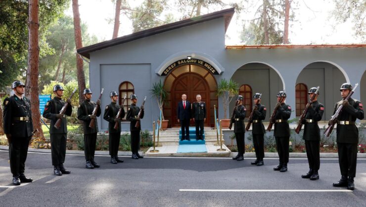 Cumhurbaşkanı Ersin Tatar, KTBK ve GKK komutanlarını ziyaret etti