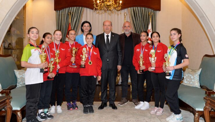 Cumhurbaşkanı Tatar, çocuk fitness milli takım sporcularını kabul etti