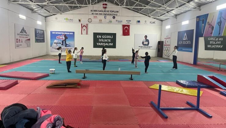 Akçay salonuna kavuştu . Resmi açılış öncesi sporcular ilk antrenmanını yaptı