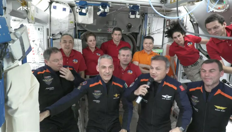 İlk Türk astronot Gezeravcı’nın yer aldığı ekip istasyonda karşılama törenine katıldı