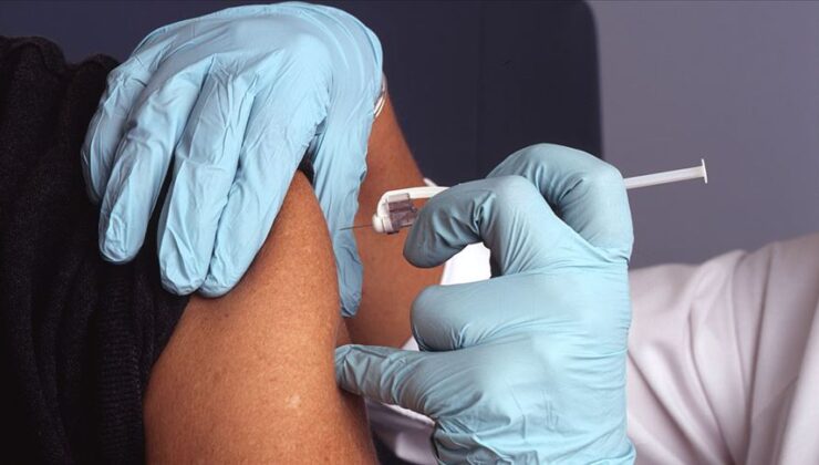 Sağlık Bakanlığı Covid-19 hatırlatma dozu aşılarına pazartesi başlanacağını duyurdu