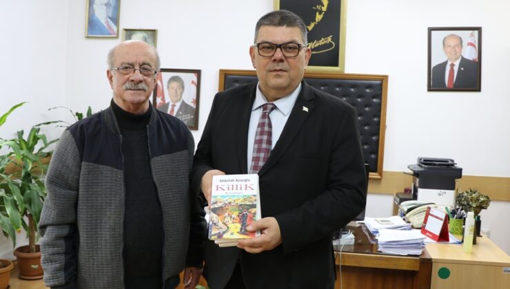 Abdullah Azizoğlu, son kitabını Maliye Bakanı Berova’ya takdim etti