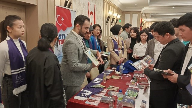 Özbekistan’da “İpek Yolu Türk Üniversiteleri Fuarı” düzenlendi